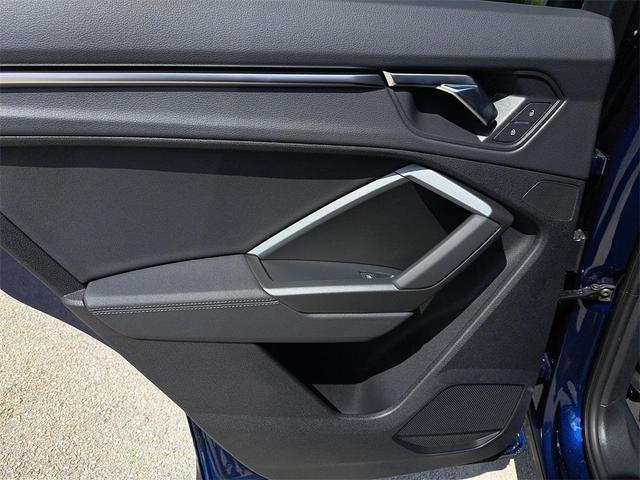 Photo of 2025 Navarra Blue Metallic Audi Q3