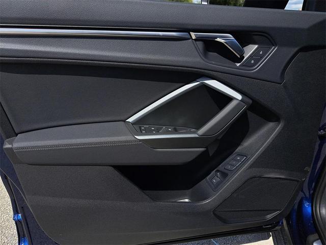 Photo of 2025 Navarra Blue Metallic Audi Q3