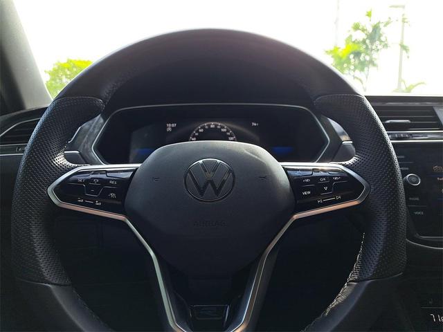 Photo of 2024 Platinum Gray Metallic Volkswagen Tiguan
