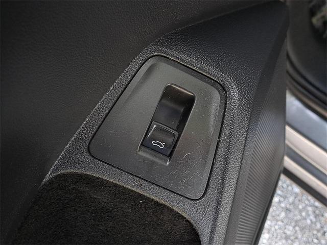 Photo of 2024 Platinum Gray Metallic Volkswagen Tiguan