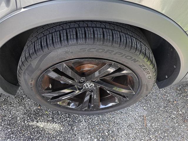 Photo of 2024 Platinum Gray Metallic Volkswagen Tiguan