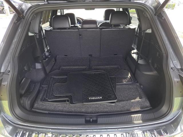 Photo of 2024 Platinum Gray Metallic Volkswagen Tiguan