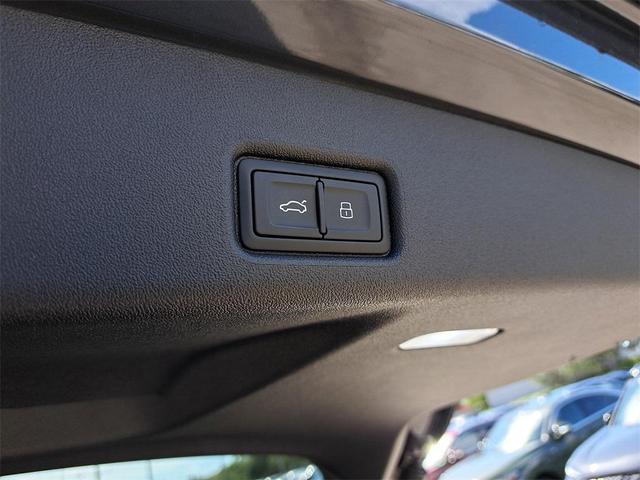 Photo of 2025 Tambora Gray Metallic Audi Q5