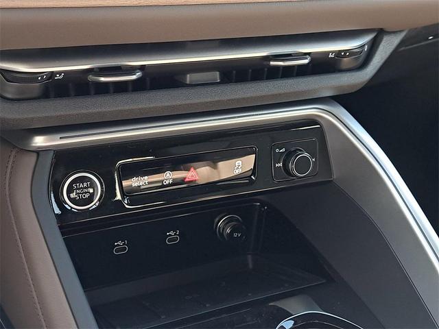 Photo of 2025 Tambora Gray Metallic Audi Q5