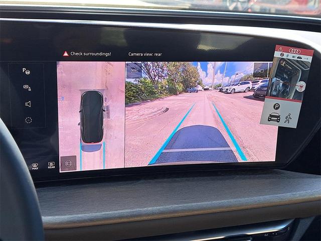 Photo of 2025 Tambora Gray Metallic Audi Q5