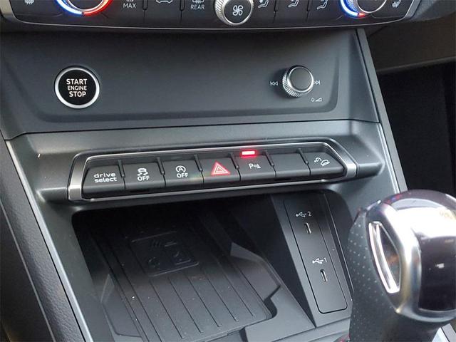 Photo of 2025 Daytona Gray Pearl Effect Audi Q3