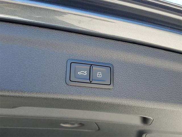 Photo of 2025 Daytona Gray Pearl Effect Audi Q3