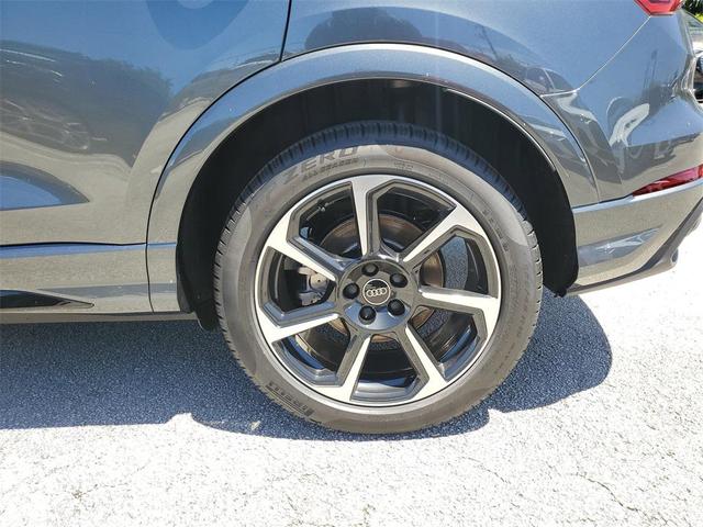 Photo of 2025 Daytona Gray Pearl Effect Audi Q3
