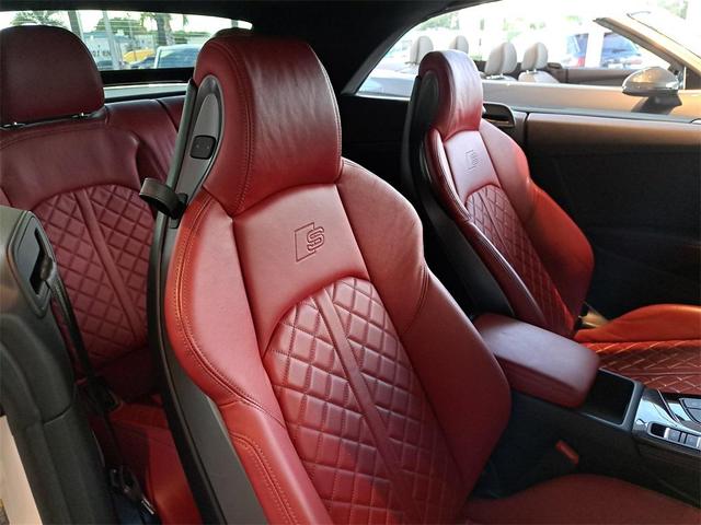 Photo of 2023 Glacier White Metallic/Black Roof Audi S5