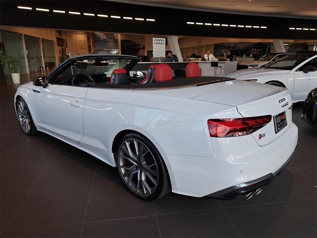 Photo of 2023 Glacier White Metallic/Black Roof Audi S5