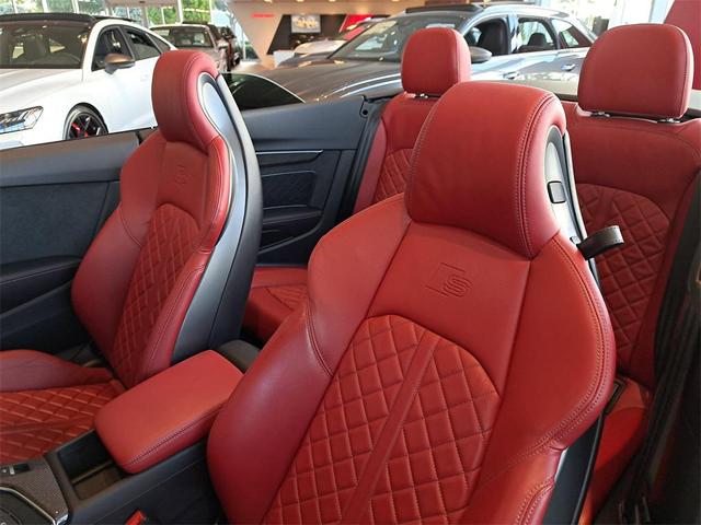 Photo of 2023 Glacier White Metallic/Black Roof Audi S5