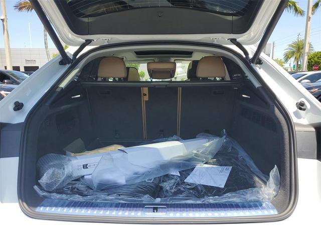 Photo of 2025 Glacier White Metallic Audi Q8