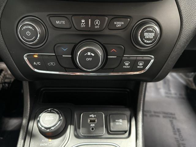 Photo of 2020 Slate Blue Pearlcoat Jeep Cherokee