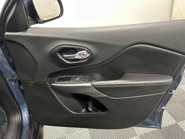 Photo of 2020 Slate Blue Pearlcoat Jeep Cherokee