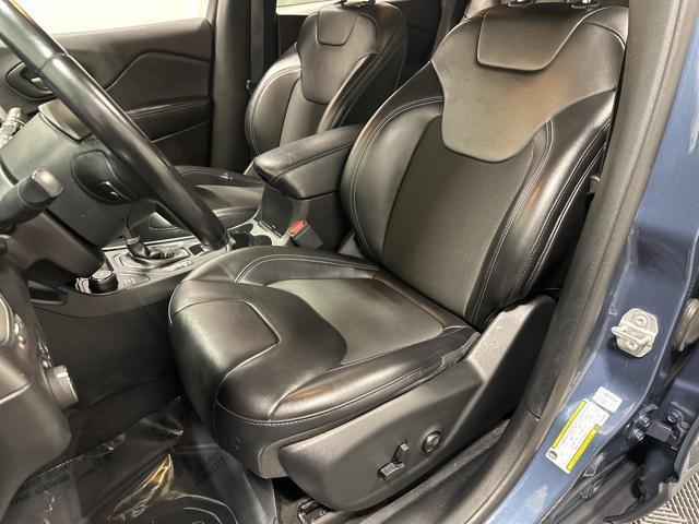 Photo of 2020 Slate Blue Pearlcoat Jeep Cherokee