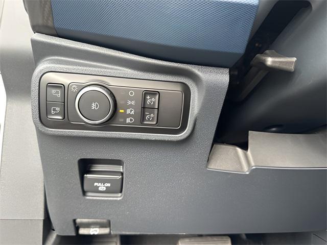 Photo of 2023 Oxford White Ford Bronco