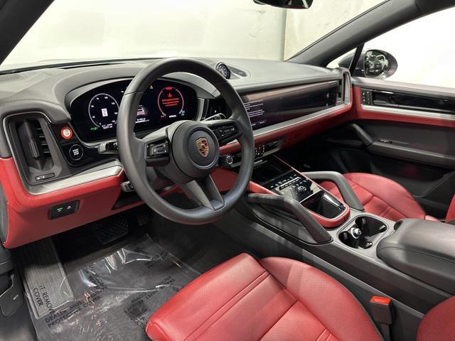 Photo of 2024 Quartzite Grey Metallic Porsche Cayenne