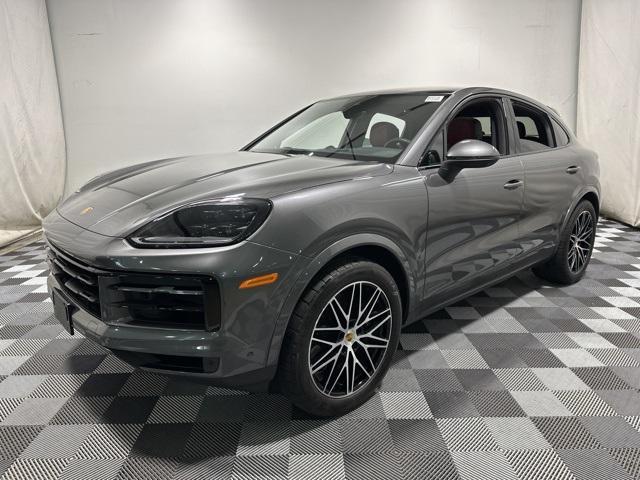 Photo of 2024 Quartzite Grey Metallic Porsche Cayenne