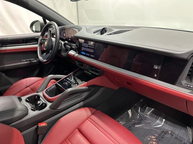 Photo of 2024 Quartzite Grey Metallic Porsche Cayenne