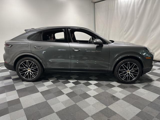 Photo of 2024 Quartzite Grey Metallic Porsche Cayenne