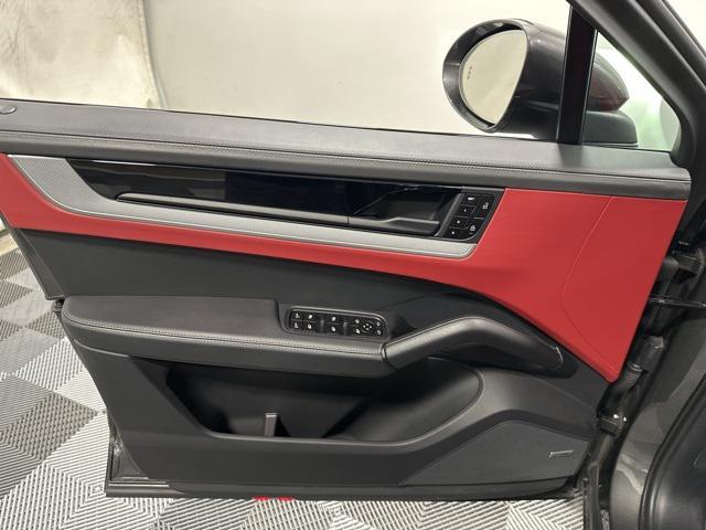 Photo of 2024 Quartzite Grey Metallic Porsche Cayenne