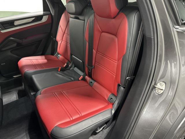 Photo of 2024 Quartzite Grey Metallic Porsche Cayenne