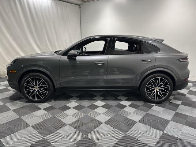 Photo of 2024 Quartzite Grey Metallic Porsche Cayenne