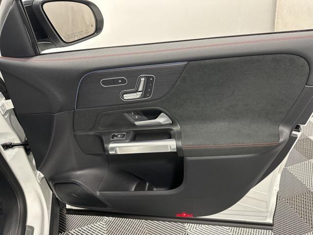 Photo of 2025 Polar White Mercedes-Benz EQB 300