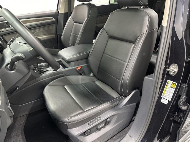 Photo of 2023 Deep Black Volkswagen Atlas