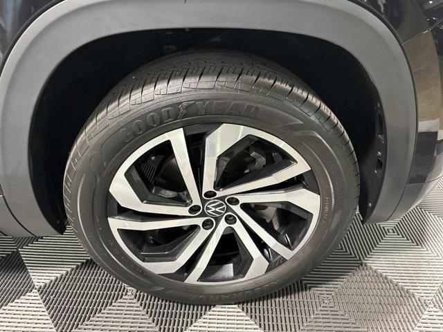 Photo of 2023 Deep Black Volkswagen Atlas