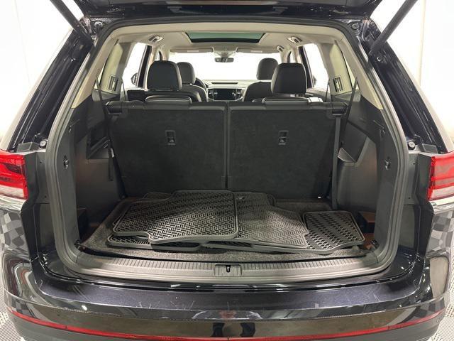 Photo of 2023 Deep Black Volkswagen Atlas