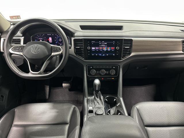 Photo of 2023 Deep Black Volkswagen Atlas