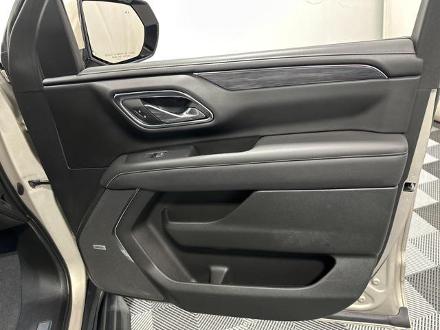 Photo of 2023 Pearl Beige Metallic GMC Yukon