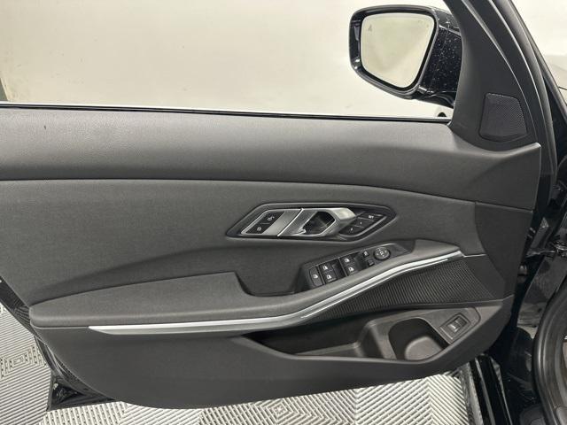 Photo of 2021 Jet Black BMW 330