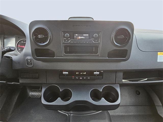Photo of 2025 Arctic White Mercedes-Benz Sprinter 2500