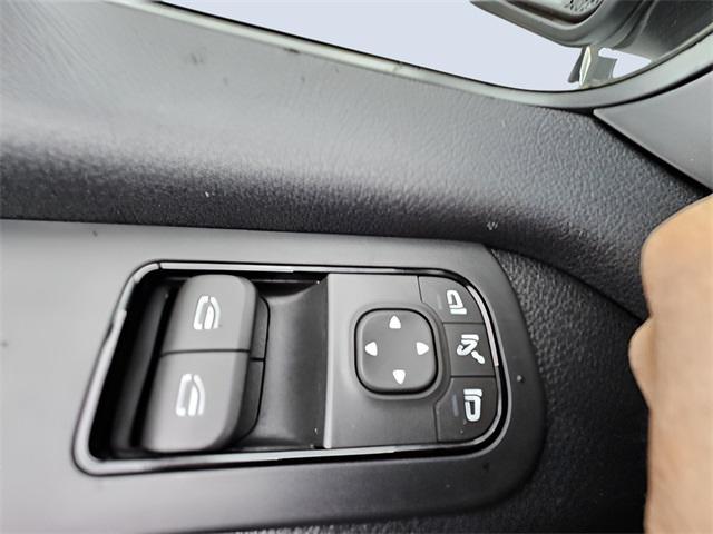Photo of 2025 Arctic White Mercedes-Benz Sprinter 2500