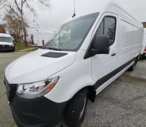 Photo of 2025 Arctic White Mercedes-Benz Sprinter 2500