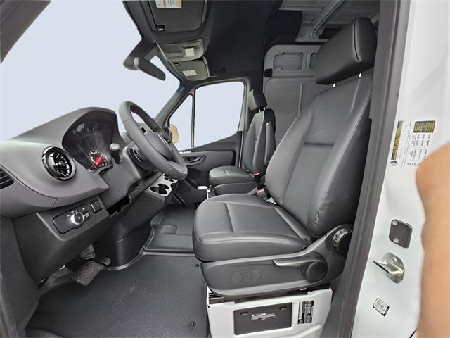 Photo of 2025 Arctic White Mercedes-Benz Sprinter 2500