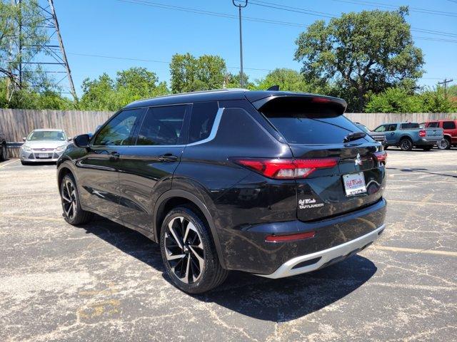 Photo of 2022 Black Mitsubishi Outlander