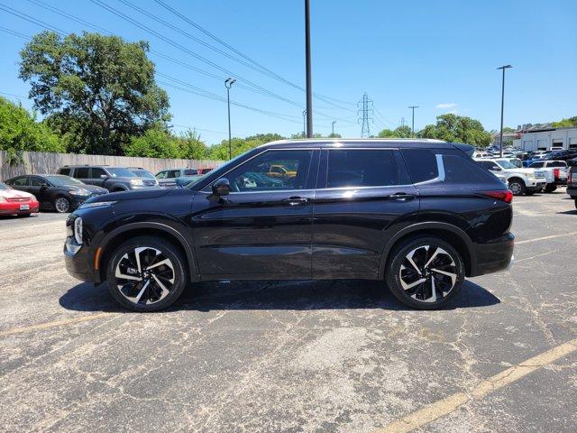 Photo of 2022 Black Mitsubishi Outlander