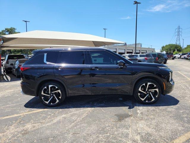 Photo of 2022 Black Mitsubishi Outlander