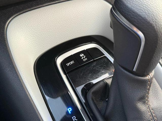 Photo of 2022 White Toyota Corolla