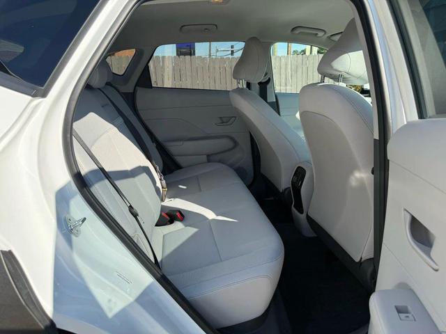 Photo of 2025 White Hyundai KONA