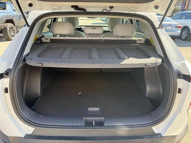 Photo of 2025 White Hyundai KONA