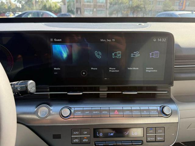 Photo of 2025 White Hyundai KONA