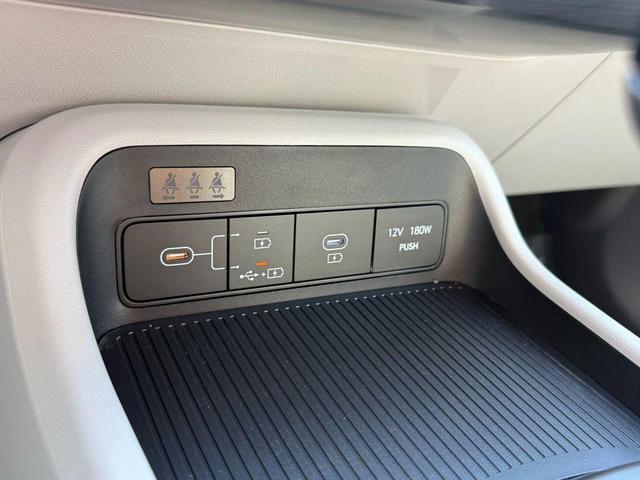 Photo of 2025 White Hyundai KONA