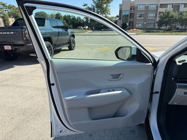 Photo of 2025 White Hyundai KONA