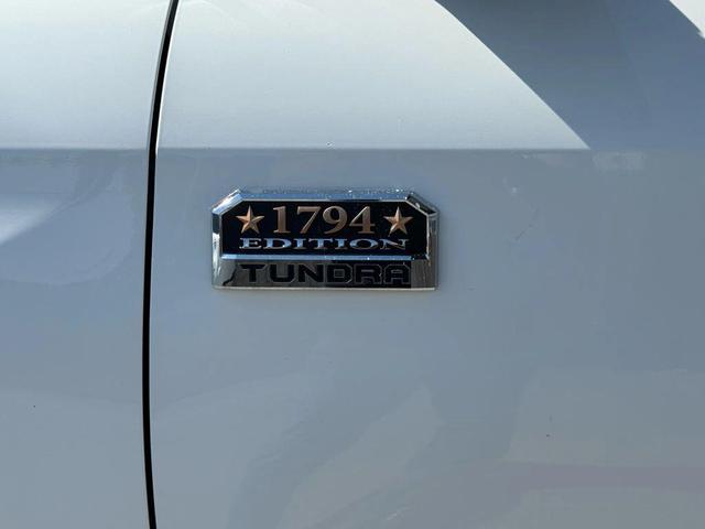 Photo of 2017 White Toyota Tundra
