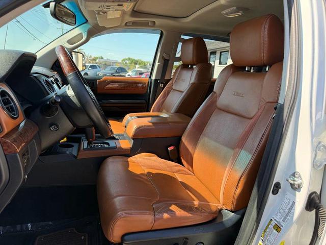 Photo of 2017 White Toyota Tundra