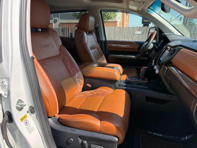 Photo of 2017 White Toyota Tundra